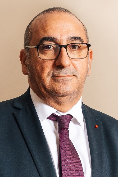 Macron, İçişleri Bakanı'nın istifasını reddetti