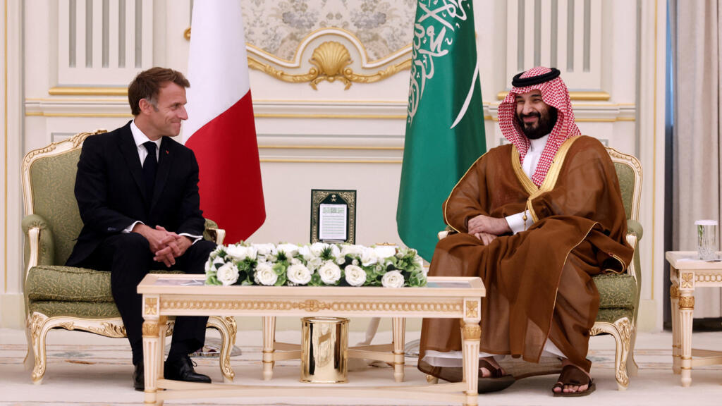 Macron Riyad'da: Husi saldırılarına destek, yakıt anlaşmasıyla iç siyasette rahatlama