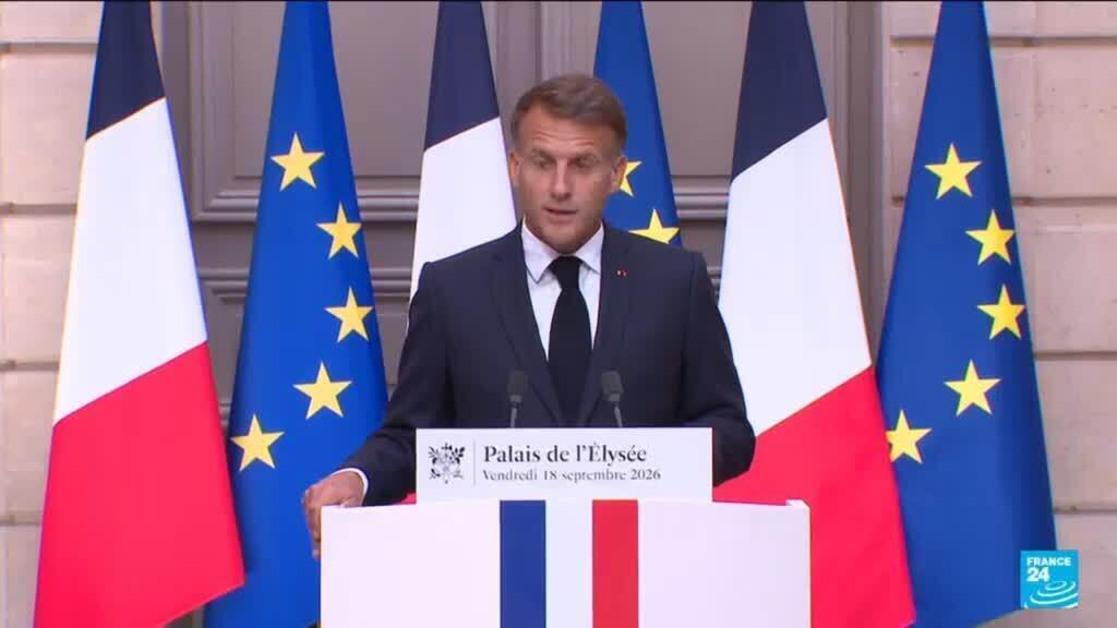 Macron'dan Rus 'hibrit saldırılara' karşı plan talimatı