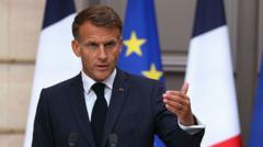 Macron: Rusya'nın Avrupa'ya hibrit saldırıları yoğunlaşıyor