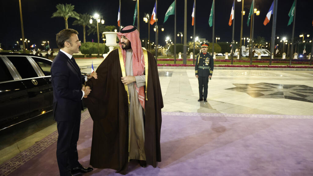 Macron, Suudi Veliaht Prensi MBS'yi Fransa'da Ağırladı