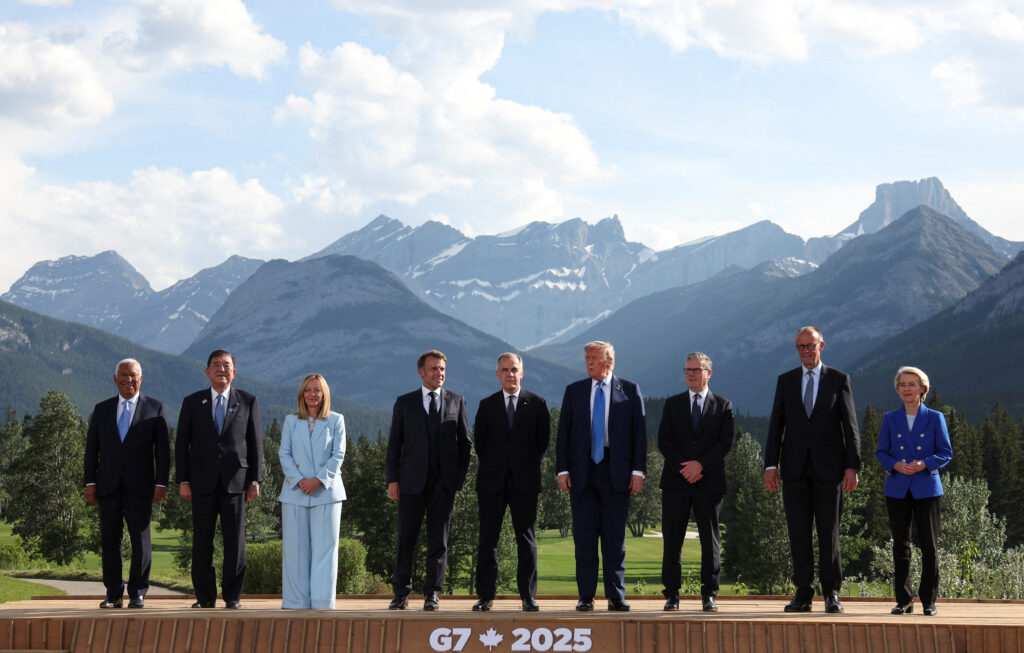 Macron, Trump'ı G7'ye çekmek için Versay'da yemek veya golf planlıyor