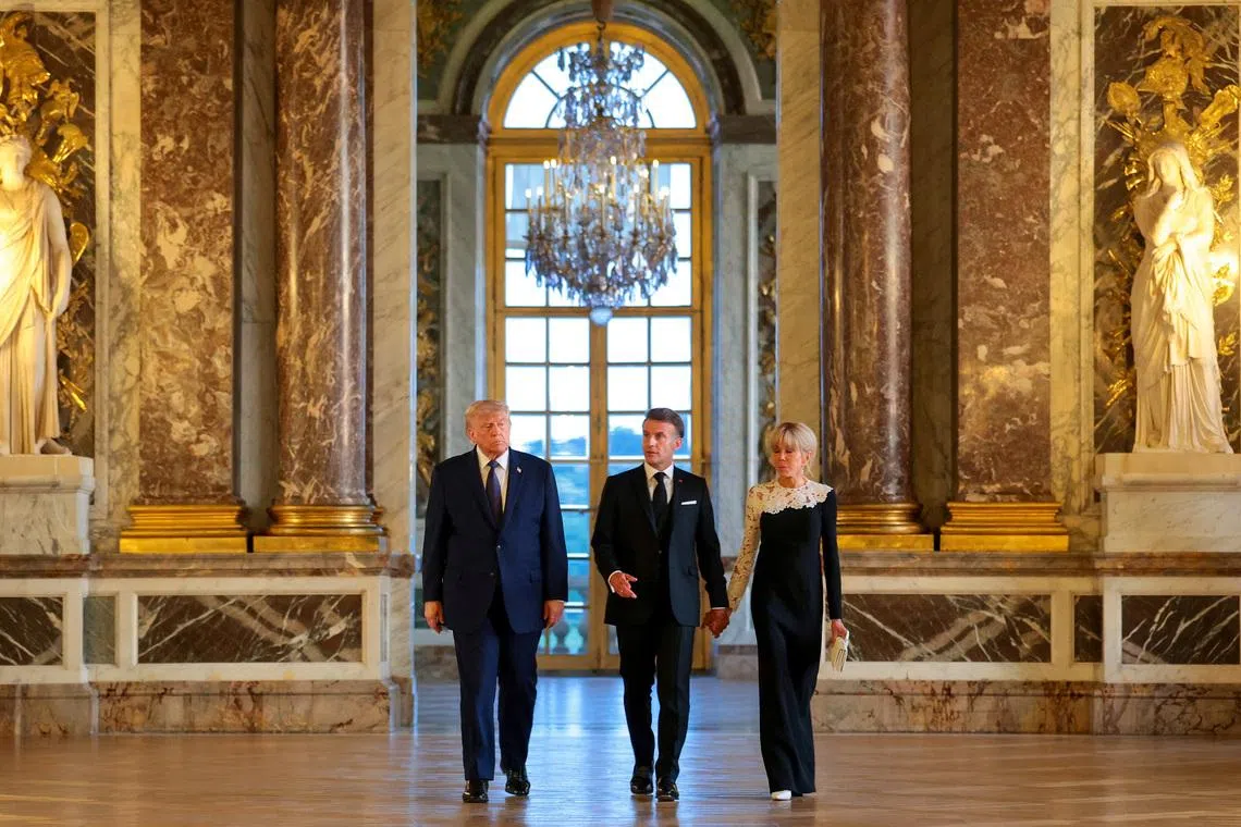 Macron, Trump'ı Versailles Sarayı'nda Ağırladı