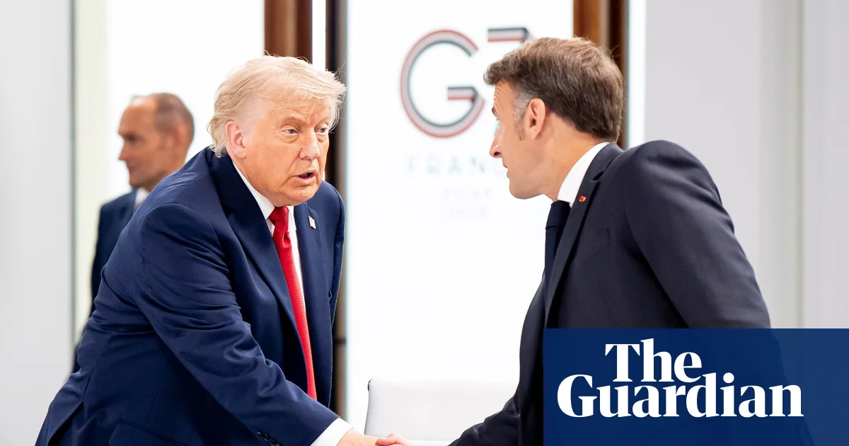 Macron'un Trump'ı Versailles'ta ağırlaması Fransız solu tepkisini çekti