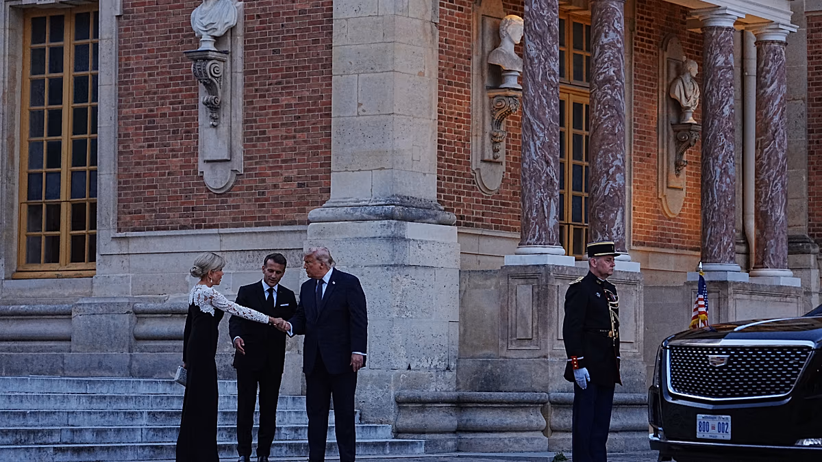Macron, Trump'ı Versay'da Ağırladı