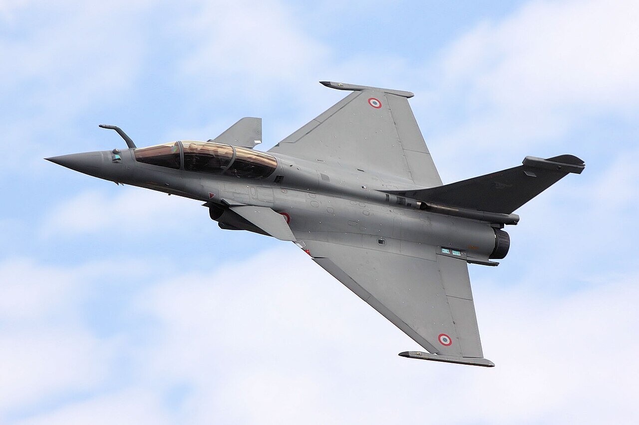 Macron'un deniz motosikleti karesi tartışma yarattı