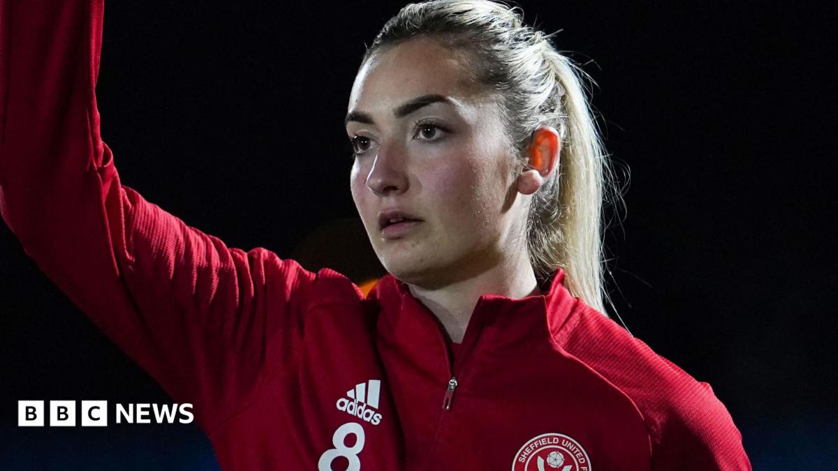 Kadın futbolcunun kız arkadaşının takım değiştirmesi psikolojisini etkiledi