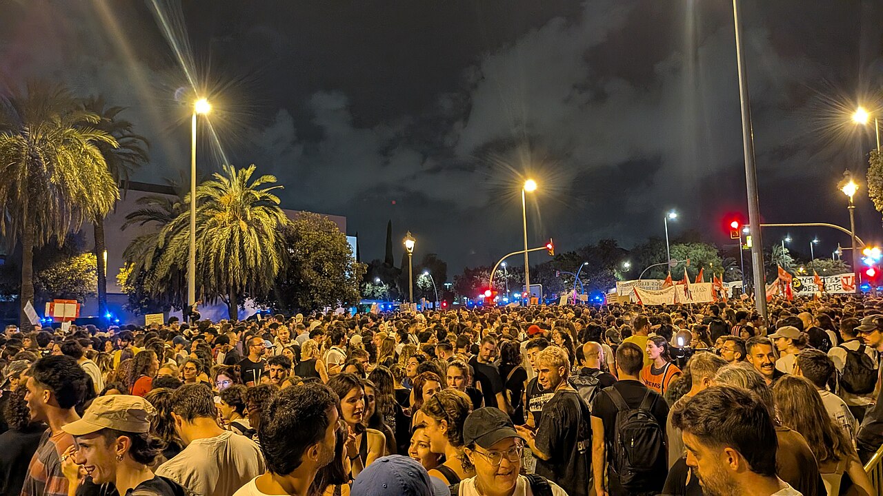 Madrid'de Konut Krizi Protestosu: Binlerce Kişi Sokakta