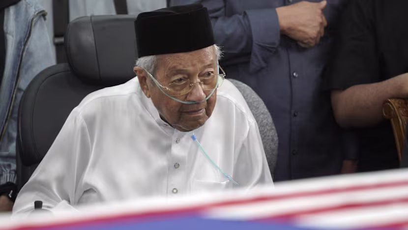 Mahathir hastanede: Eşinin ölümü sonrası gözlem altında