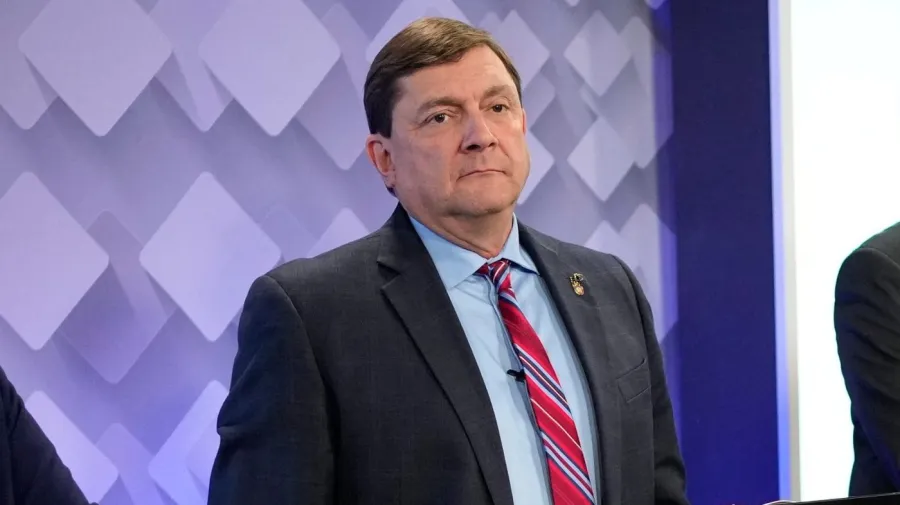Maine Anketi: Jackson, Collins'in Önünde