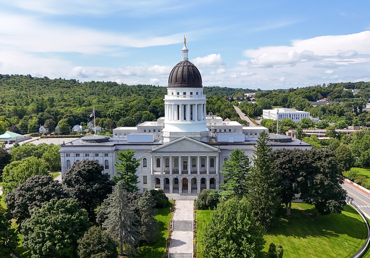 Maine Demokratları Jackson'ı ABD Senato adayı gösteriyor