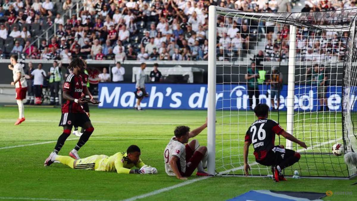 Mainz Hamburg'u 4-0 Yendi, Augsburg Frankfurt'ta Zirveye Çıktı