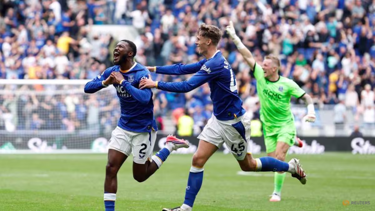 Maitland-Niles'ın golü Everton'a Manchester United karşısında 2-2 beraberlik getirdi
