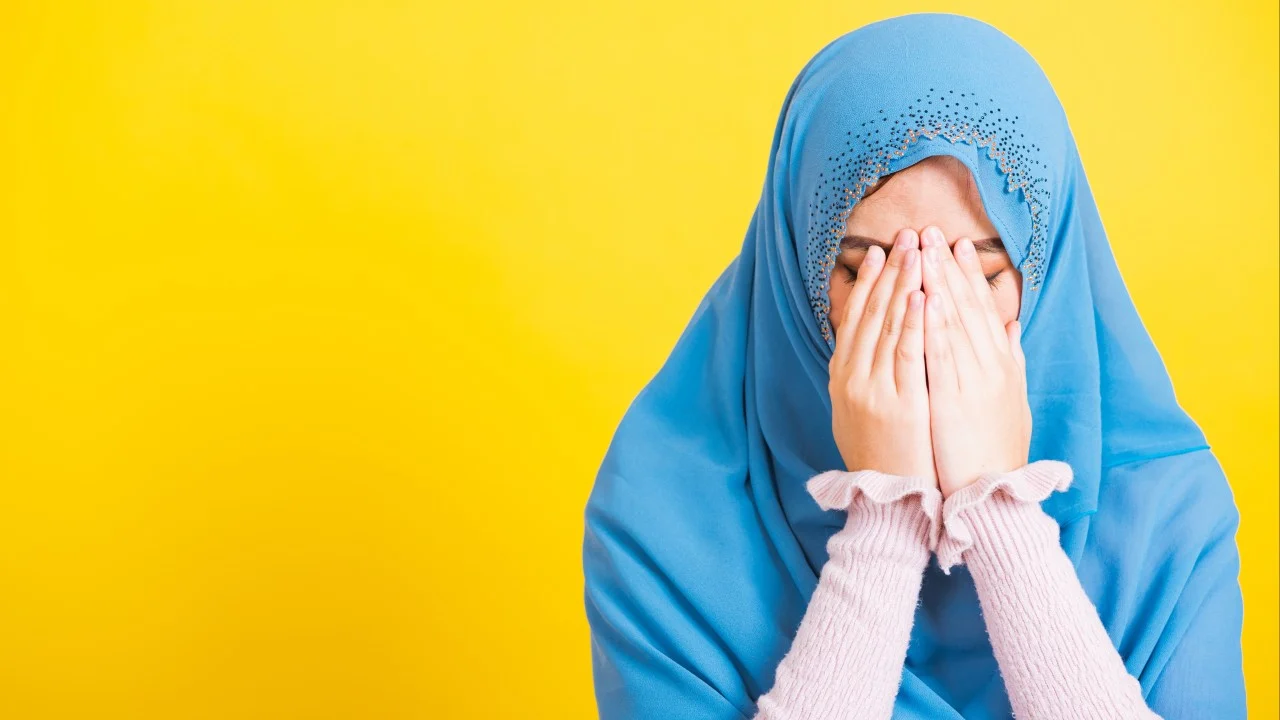 Malezya'da eşini aldatan kadın mahkemede gözyaşlarına boğuldu