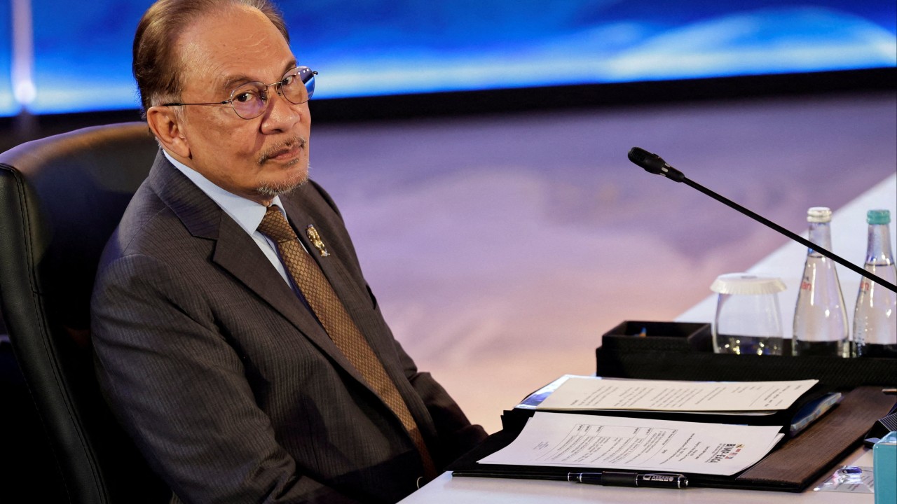 Malezya'da Anwar erteleme peşinde: Seçim 2027'ye mi kaldı
