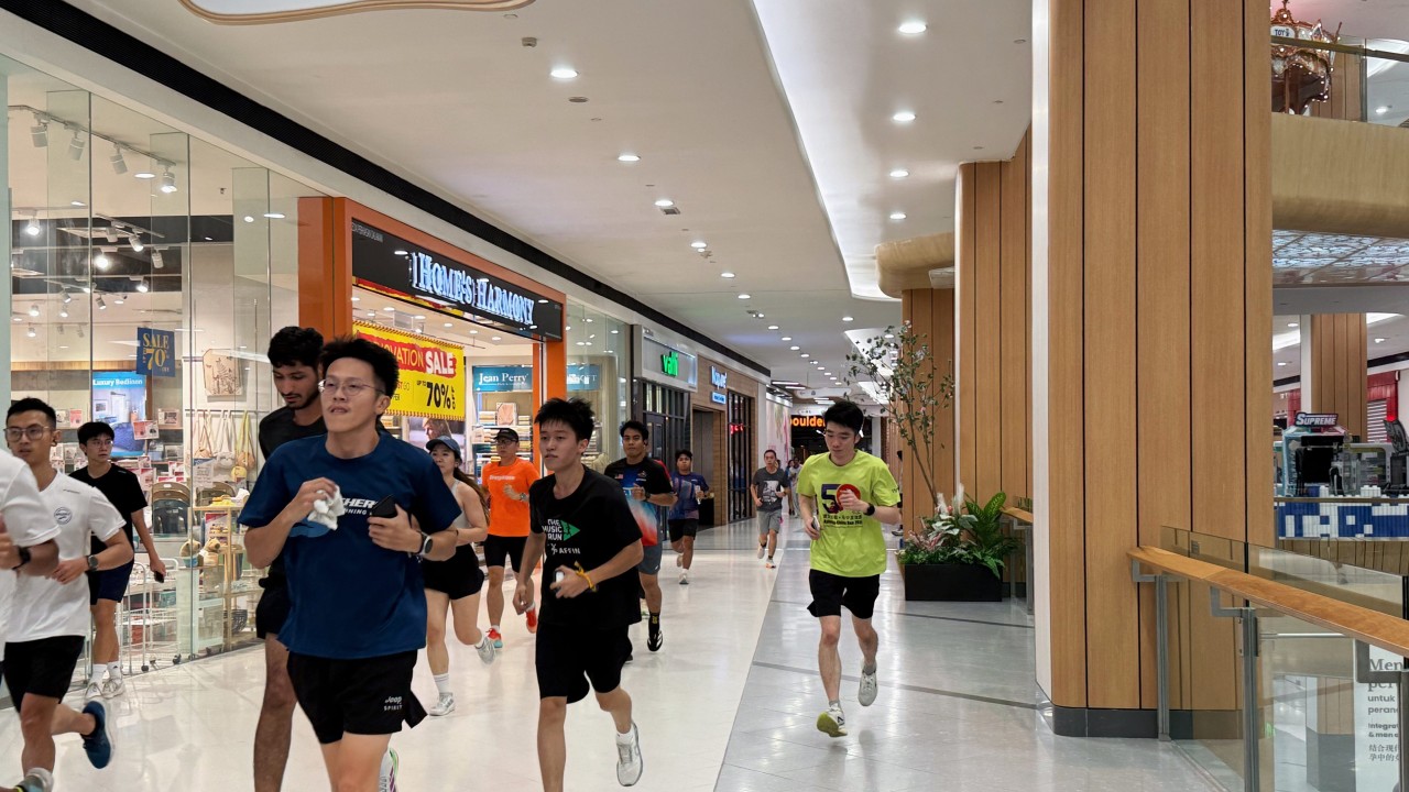 Malezya'da Duman Sporcuları Alışveriş Merkezlerine Taşıdı
