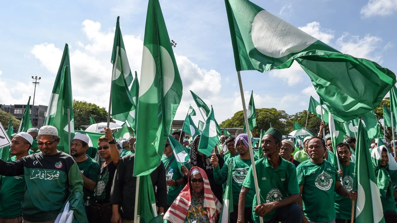 Malezya muhalefet bloku çatırdıyor: PAS, Bersatu ile bağlarını kopardı