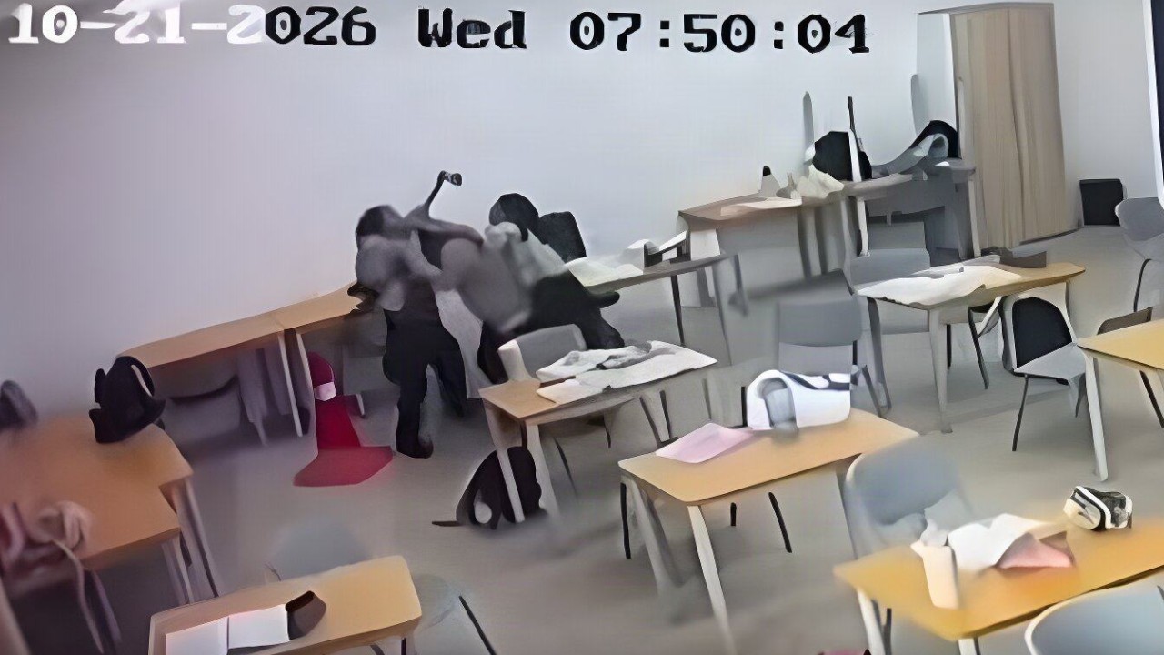 Malezya'da Öğretmene Baltalı Canlı Yayın Saldırısı: 16 Yaşındaki Öğrenci Gözaltında