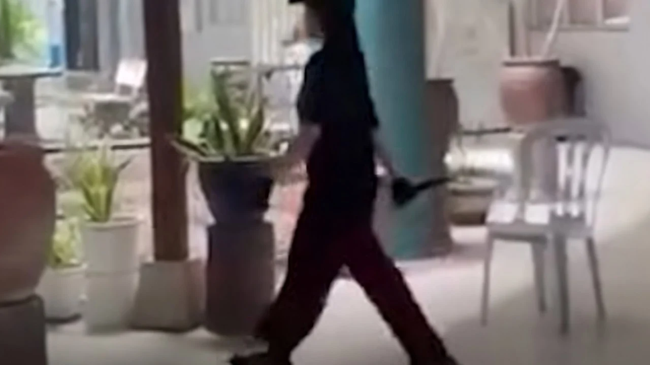 Malezya'da 15 yaşındaki öğrenci okulda bıçaklı saldırıya uğradı