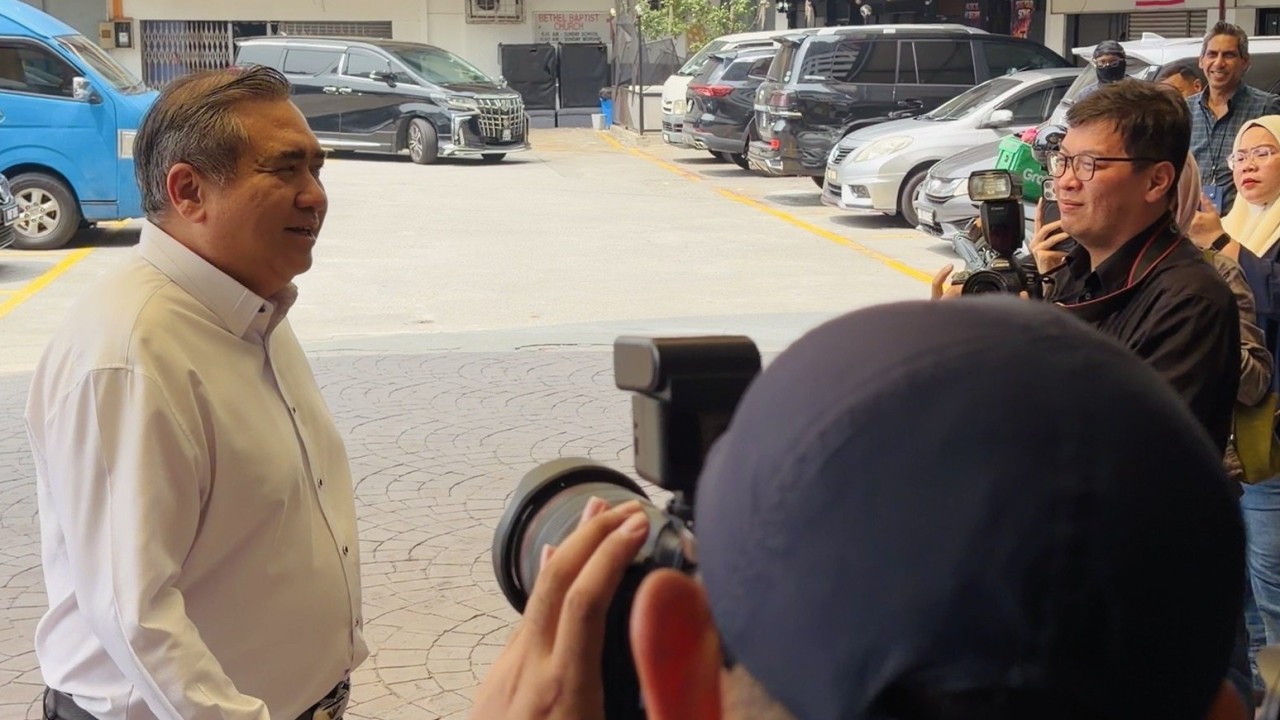 Malezya Ulaştırma Bakanı Loke, Necip'in ev hapsi kararı sonrası istifa etti