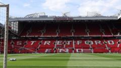 Man United, Old Trafford çimini 125 sterline satıyor