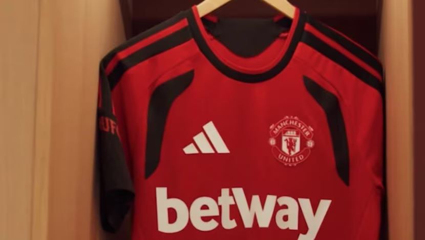 Man Utd, idman forması için rekor 20 milyon sterlinlik sponsorluk anlaşması imzaladı