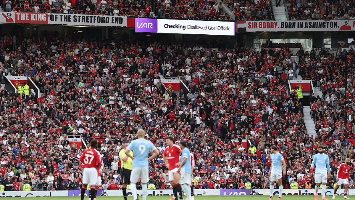Manchester Derbisi VAR Hakemleri Görevden Alındı