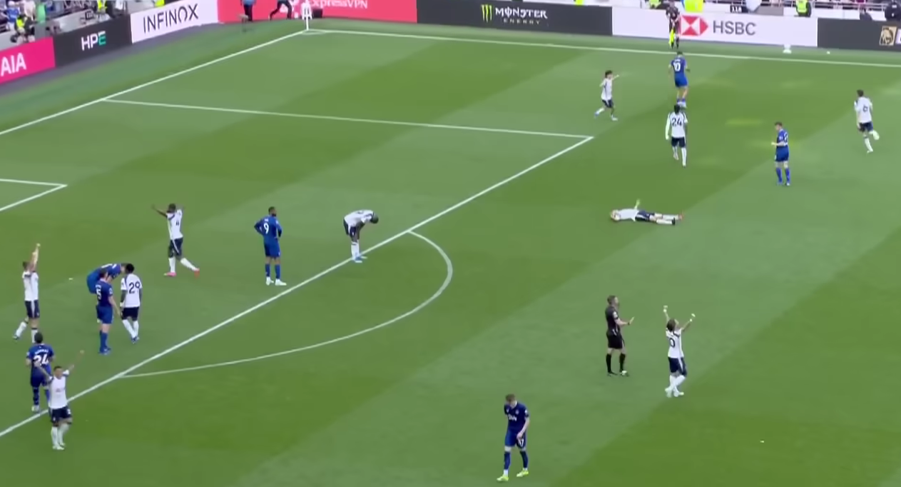 Manchester United, 10 kişilik Tottenham ile 1-1 berabere kaldı