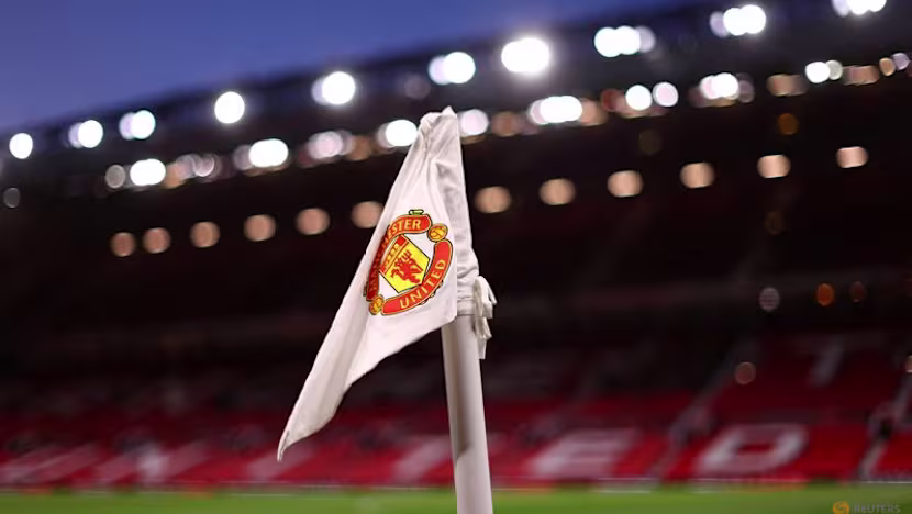 Manchester United 100 bin kişilik dev stadyum için arsa aldı