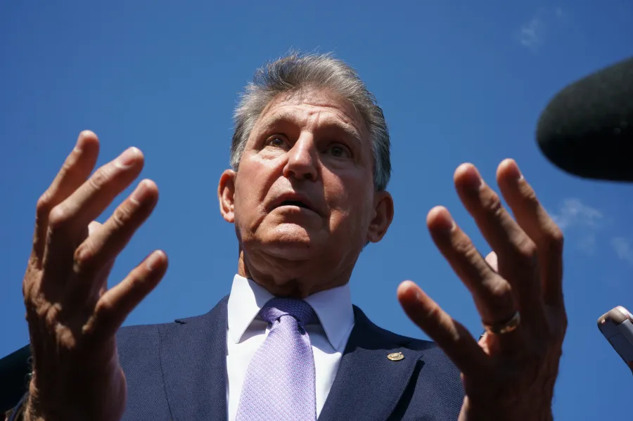 Manchin'den Demokrat Parti'ye liderlik eleştirisi
