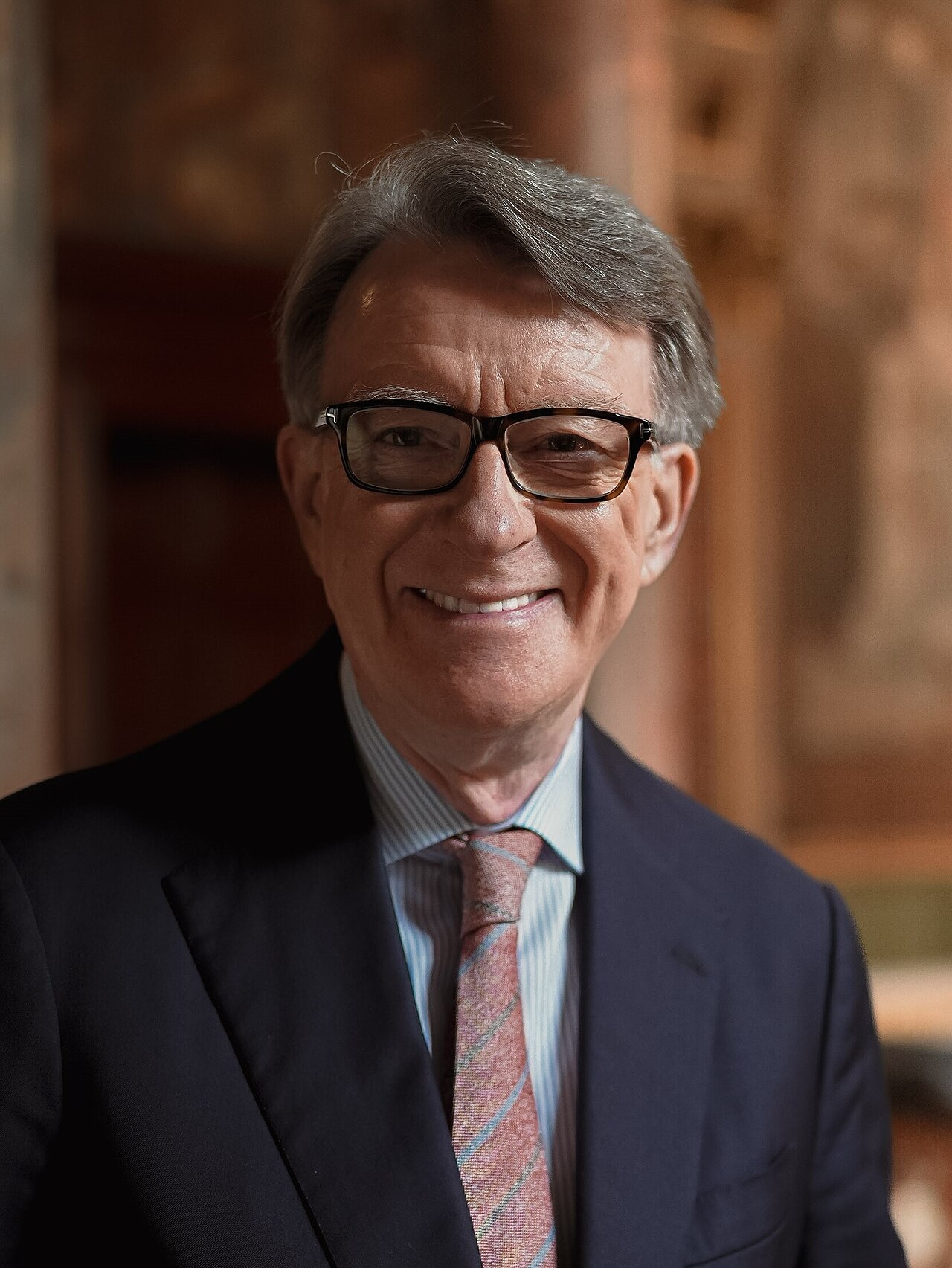 Mandelson soruşturması Epstein belgeleri yüzünden çöküşün eşiğinde