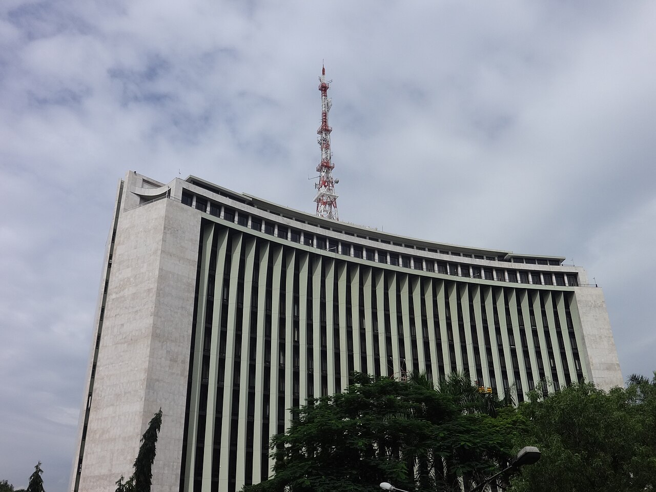 Manila Electric'in Piyasa Değeri 2 Milyar Dolar Eridi