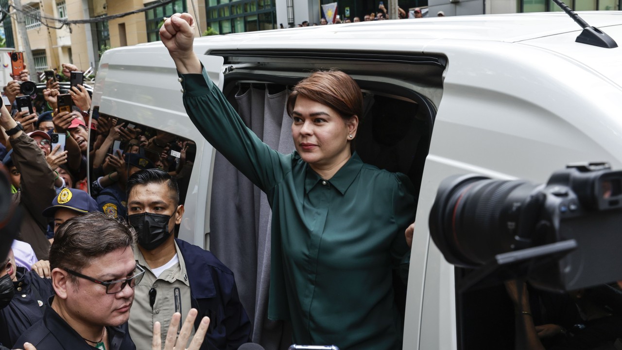 Marcos ve Sara Duterte arasındaki 'varoluş savaşı' Filipinler'de kızışıyor