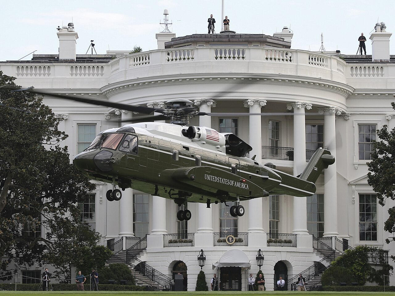 Marine One pilotları, Trump uçaktayken 'yakın tehlike' öncesi iletişim uyarısı aldı