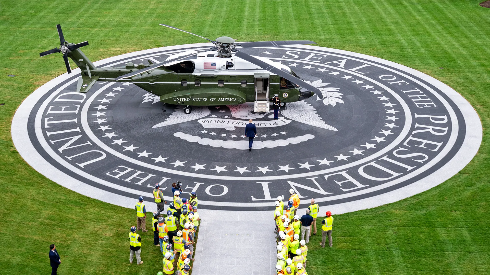 Marine One VH-92A, Beyaz Saray'ın Yeni Helikopter Pistine İlk Operasyonel İnişini Yaptı