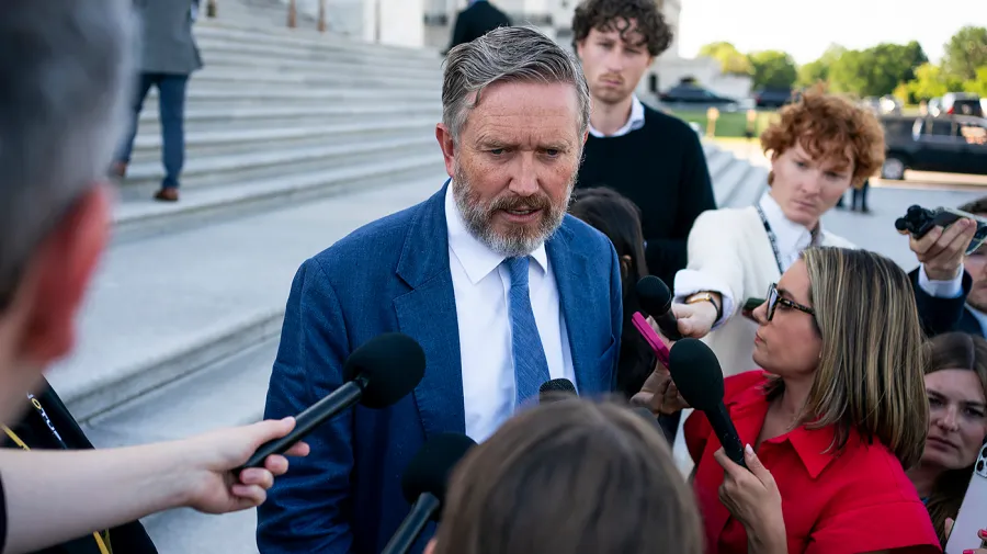 Massie: McConnell'ın Cumhuriyetçilerle Yaptığı Görüşmeler Kamuya Açıklanmalı