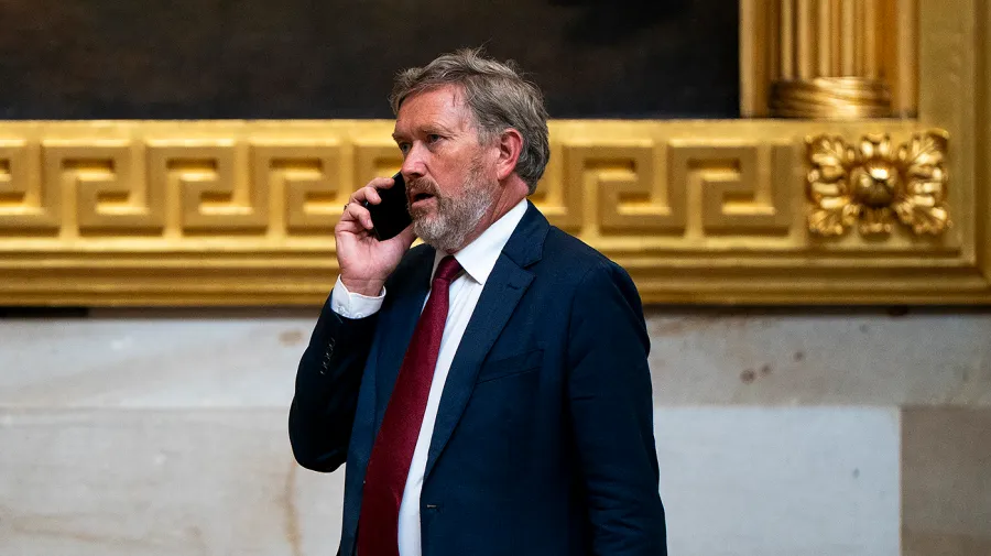 Massie'den Trump'ın Rusya Dizel Anlaşmasına Destek