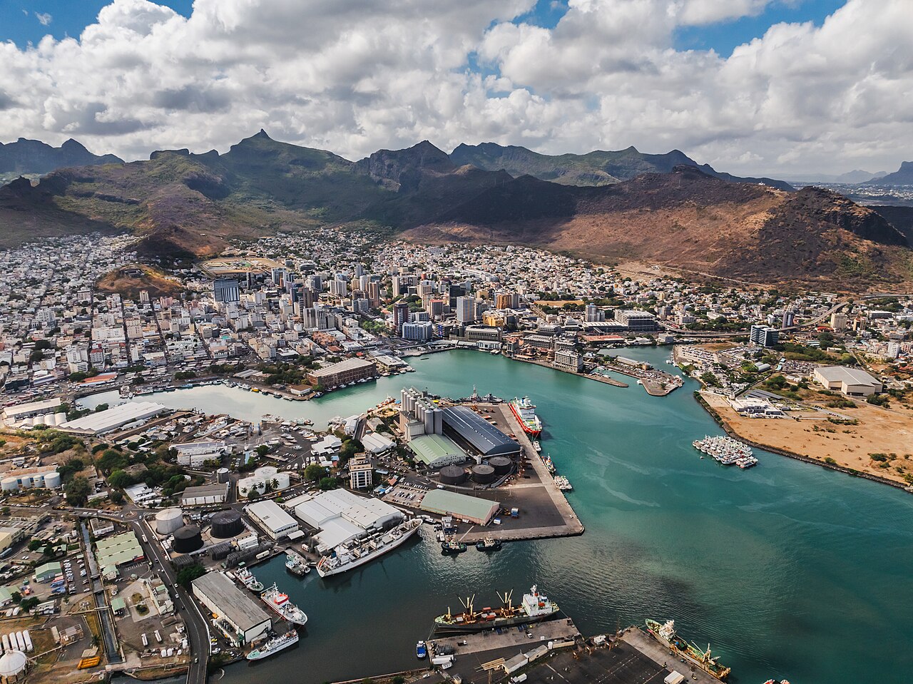 Mauritius'ta Vergi Artışları Banka Karlarını Tehdit Ediyor