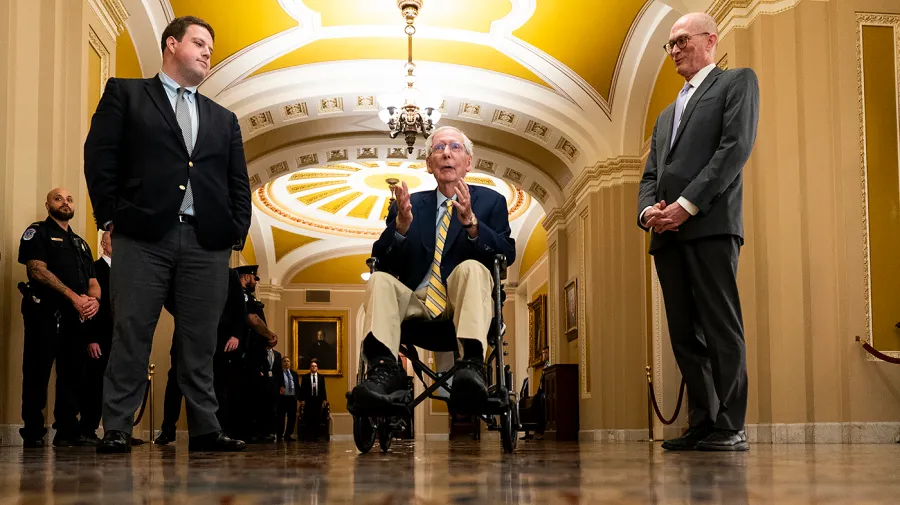 McConnell Senato'ya döndü: İlk oylamasını kullandı