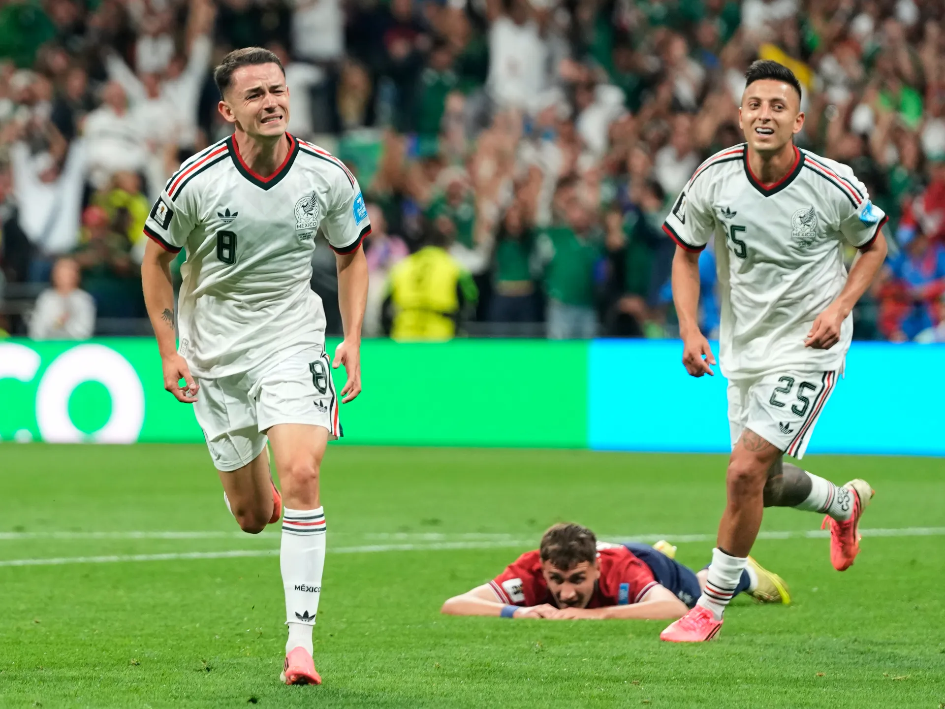 Meksika Çekya'yı 3-0 Yenerek Dünya Kupası'nda Tüm Maçlarını Kazandı