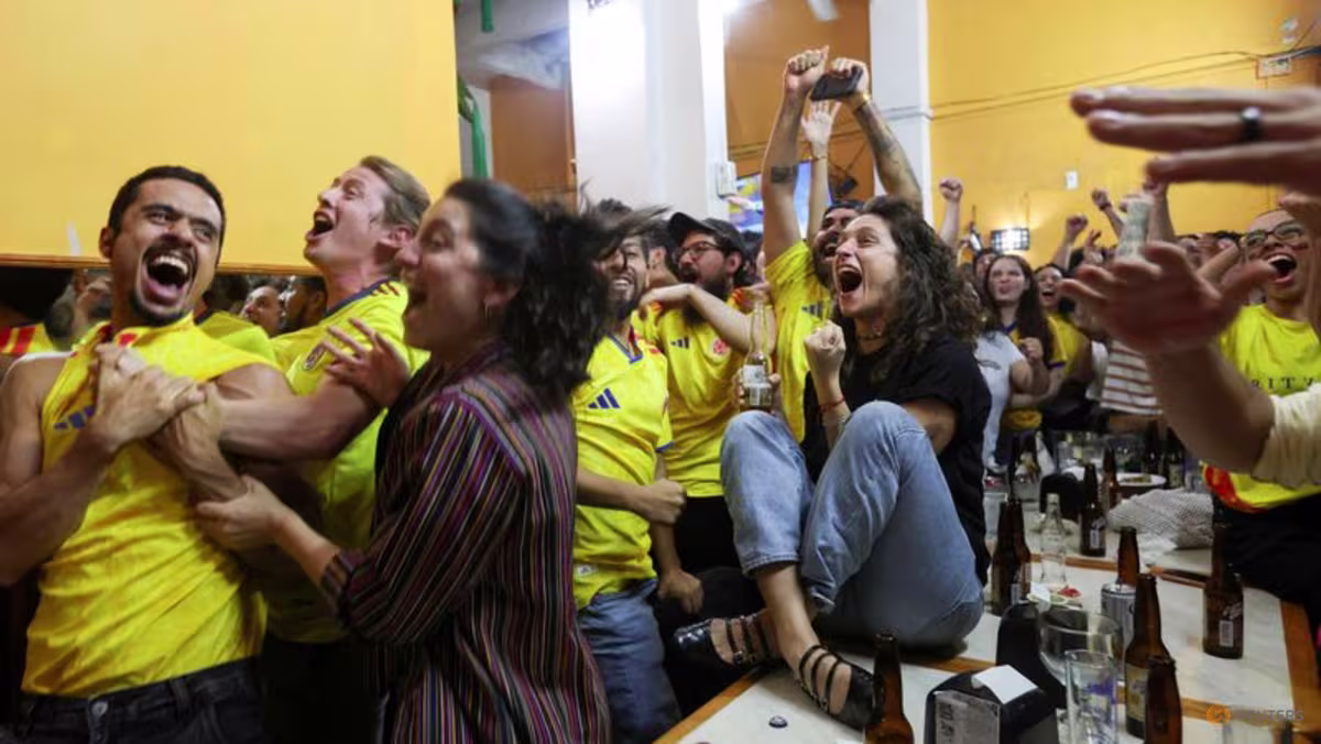 Meksika City Sarıya Büründü: Kolombiyalı Taraftarlar Azteca'ya Ev Sahipliği Yaptı