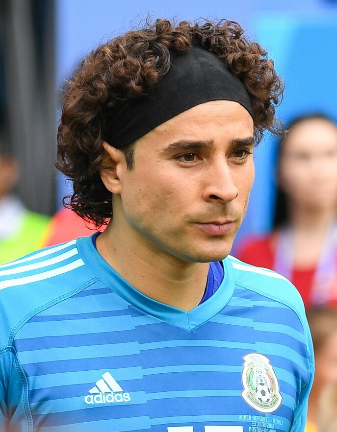 Meksikalı efsane kaleci Guillermo Ochoa futbolu bıraktı