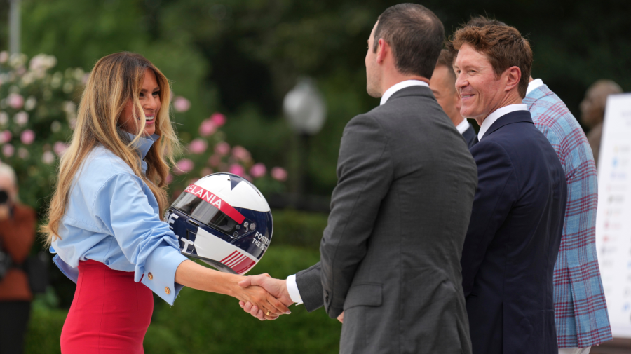 Melania Trump'tan koruyucu aile çocuklarına yeni burs