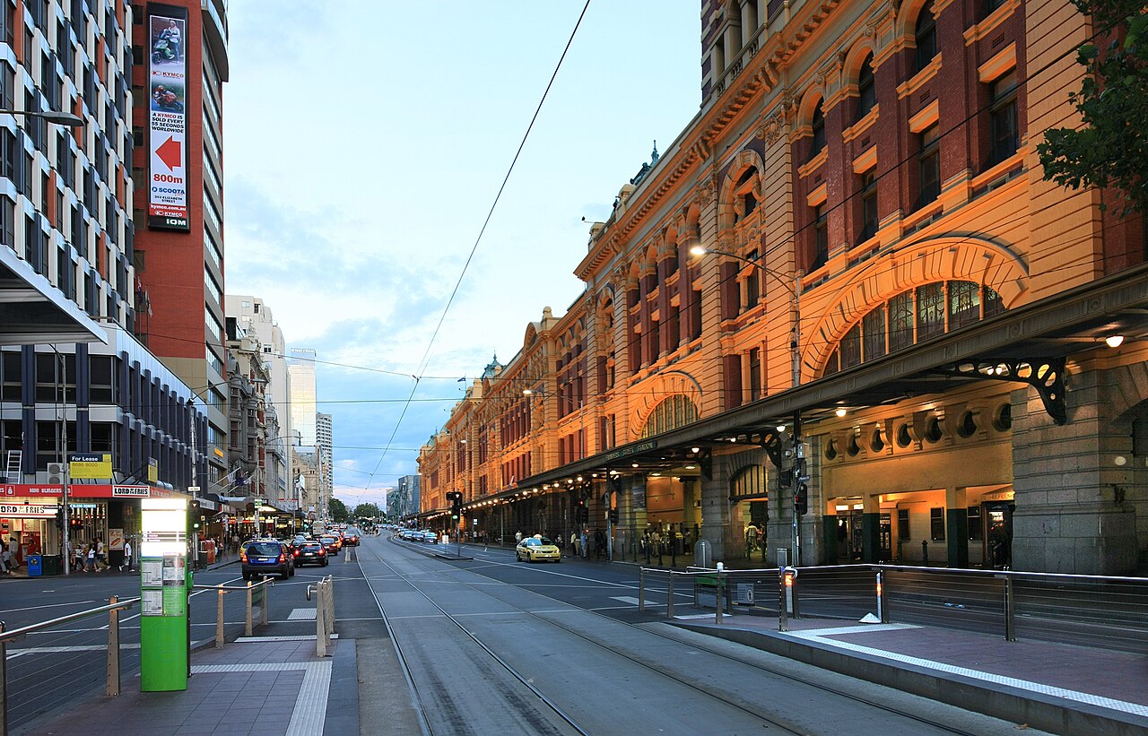 Melbourne'de Palalı Kavga: Çok Sayıda Genç Gözaltında