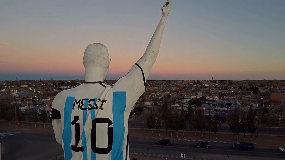 Messi'ye Dev Heykel ve Duvar Resmi: Arjantin'in Gururu