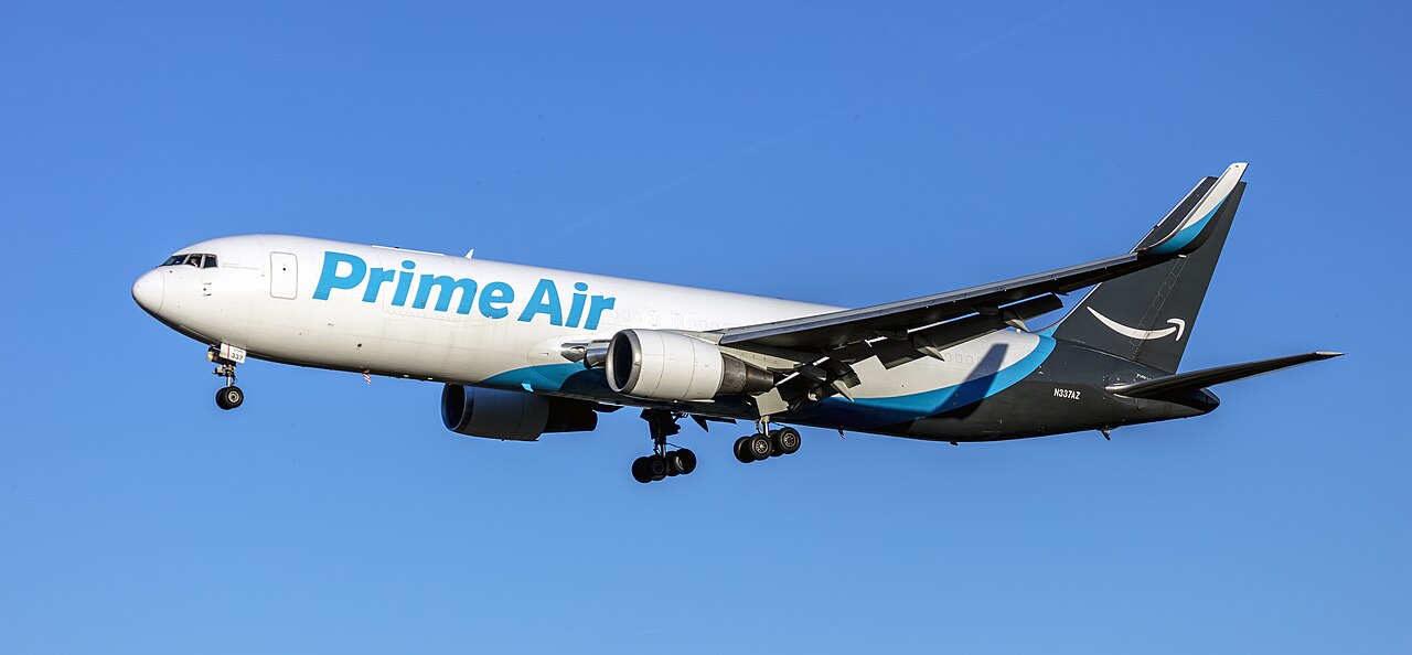 Miami'de Amazon kargo uçağı pisti aştı