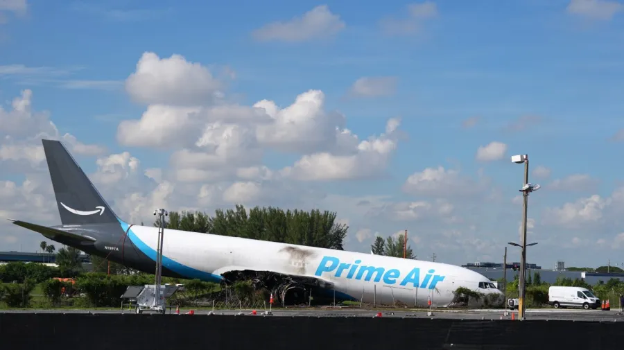 Miami Havalimanı'nda Amazon Kargo Uçağı Kazası: 5 Ölü, Pistler Kapalı