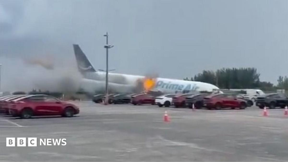 Miami'de Amazon kargo uçağı düştü: 5 ölü
