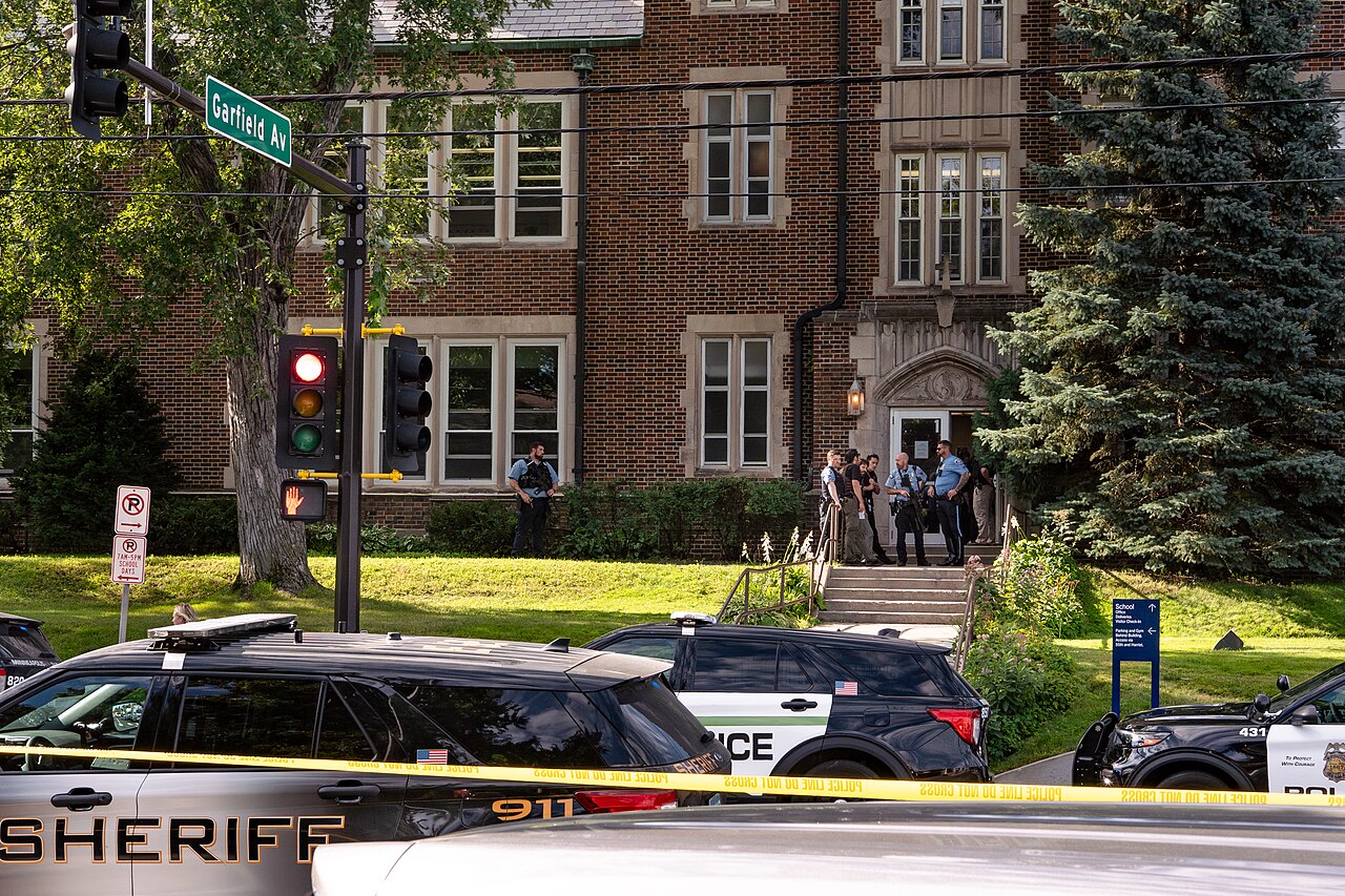 Minneapolis'te Silahlı Saldırgan Polisleri Tuzağa Düşürdü: 2 Ölü