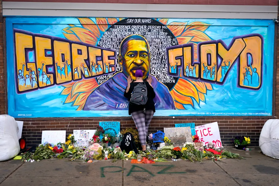 Minnesota'dan George Floyd ailesine skandal: Chauvin anısına saygı duruşu